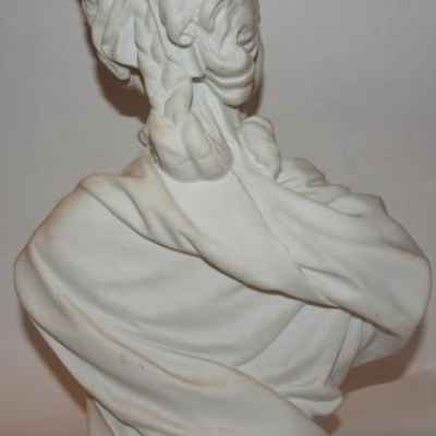 Скульптурный портрет Марии-Антуанетты (04690к)  