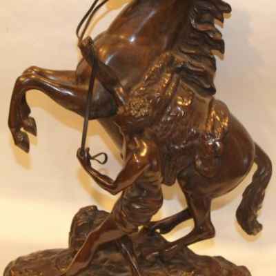 Парные скульптуры 