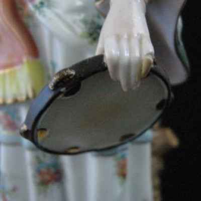 Скульптурная композиция «Девушка с бубном»  